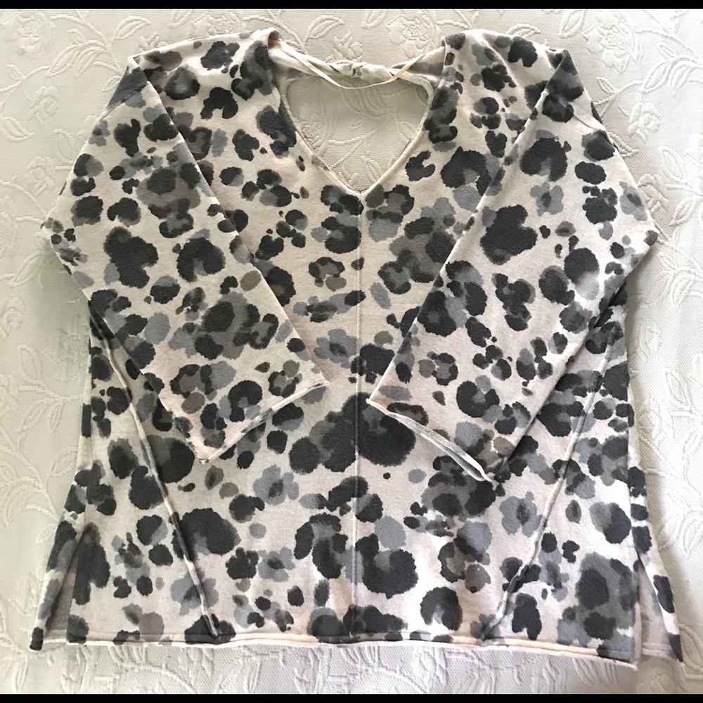 Democracy V-neck Leopard Sweater, L - Picture 2 of 10